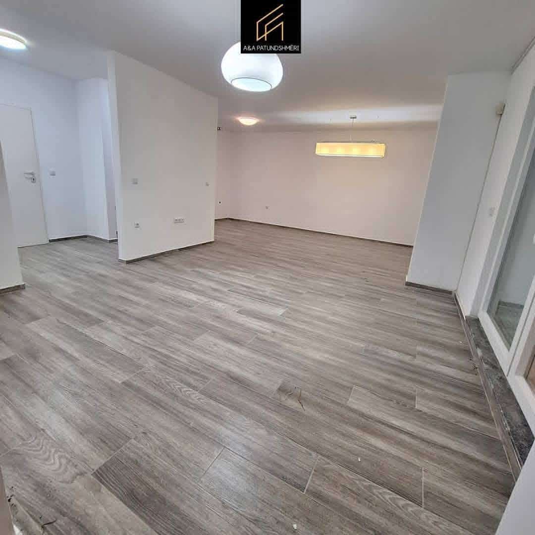 Versatile 216 m² Commercial Space with 7 Rooms for Rent in Prishtina