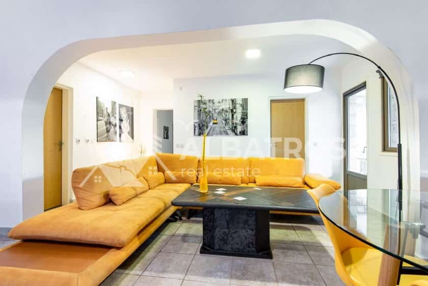 Furnished Three-Story House with Restaurant near Veliki Pijesak