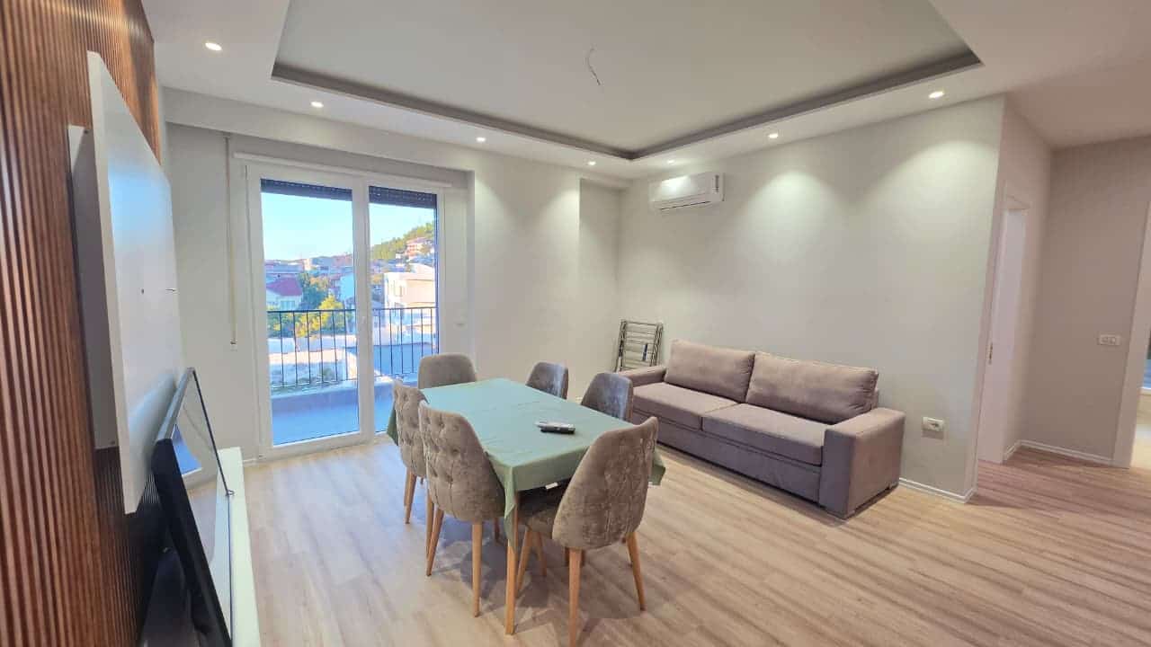 Apartament modern me qira pranë plazhit