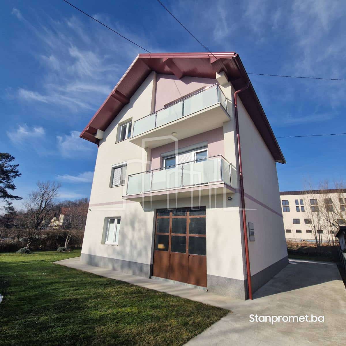 Shtëpi e gjerë me 9 dhoma gjumi në shitje në Sarajevë