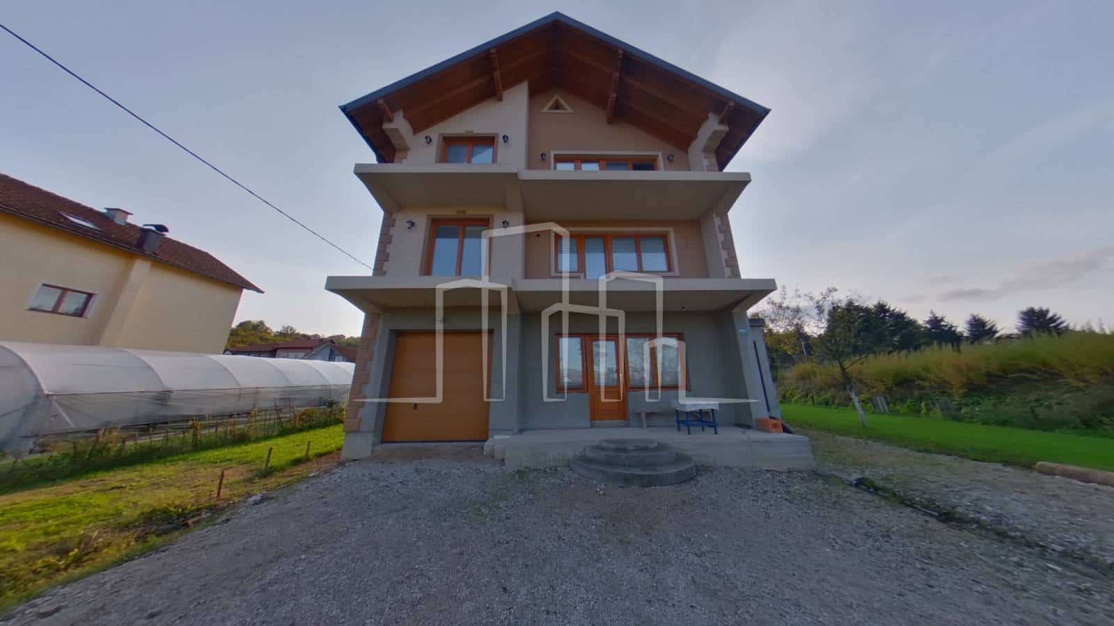 Shtëpi e bollshme 300 m² me 8 dhoma gjumi në Bosnjë dhe Hercegovinë