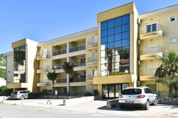 Spacious and bright 2-bedroom apartment with city and sea views in Budva