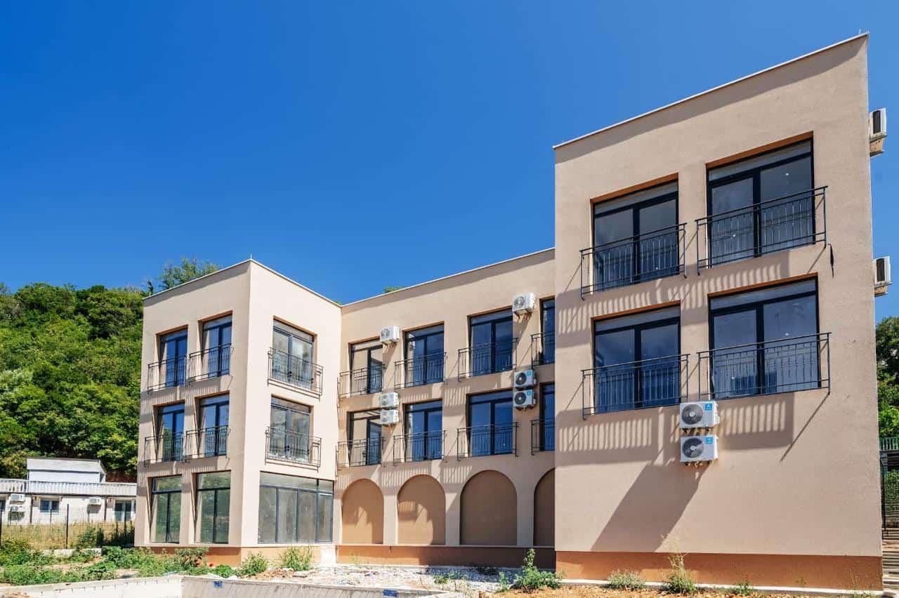 INVESTMENT MINI-HOTEL WITH PANORAMIC ADRIATIC SEA VIEWS — SEOCE, BUDVA 