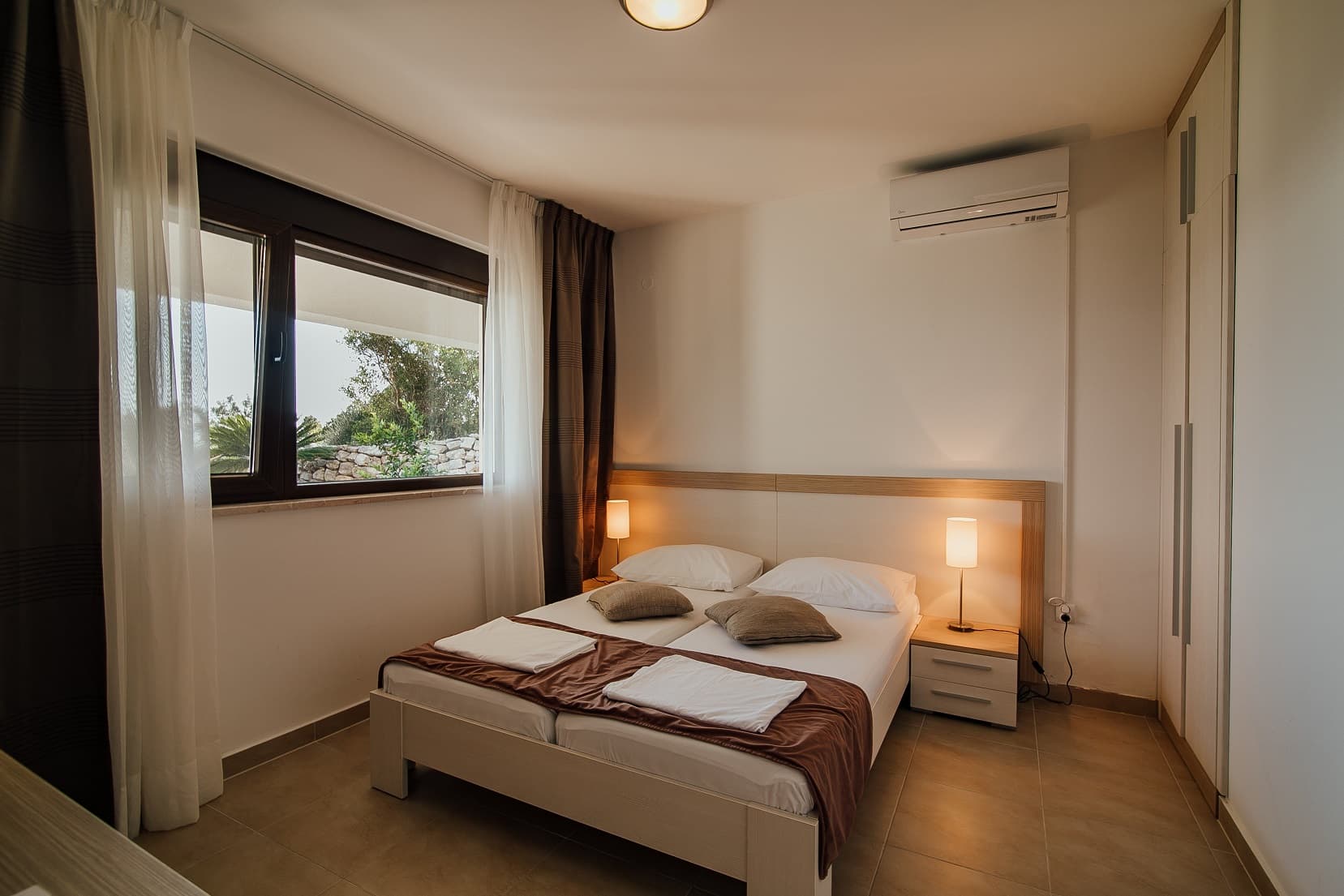 Furnished One-Bedroom Apartment with Spacious Terrace in Podi 10