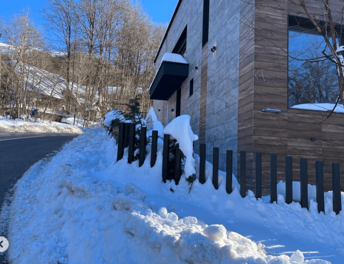 Spacious One-Bedroom House with 390 m² of Space in Kosovo 3