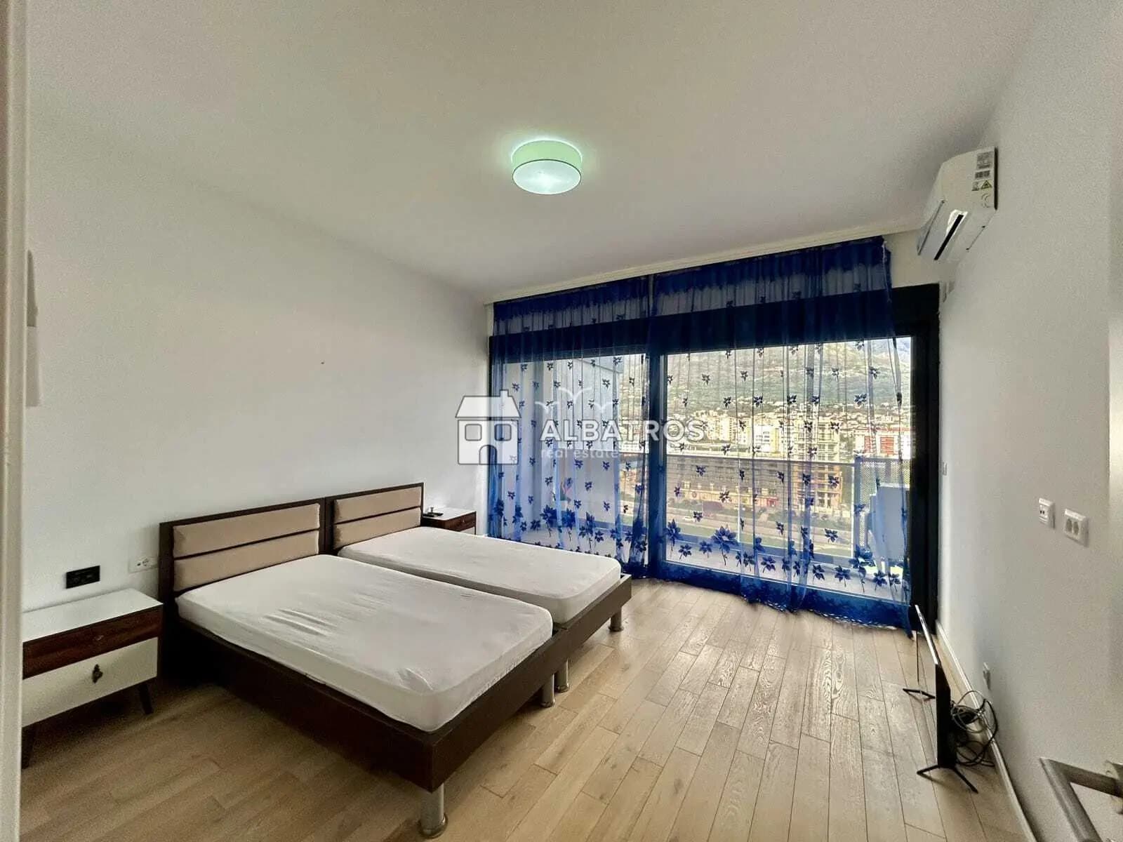 One-Bedroom 72 m² Apartment for Rent in Central Bar 8