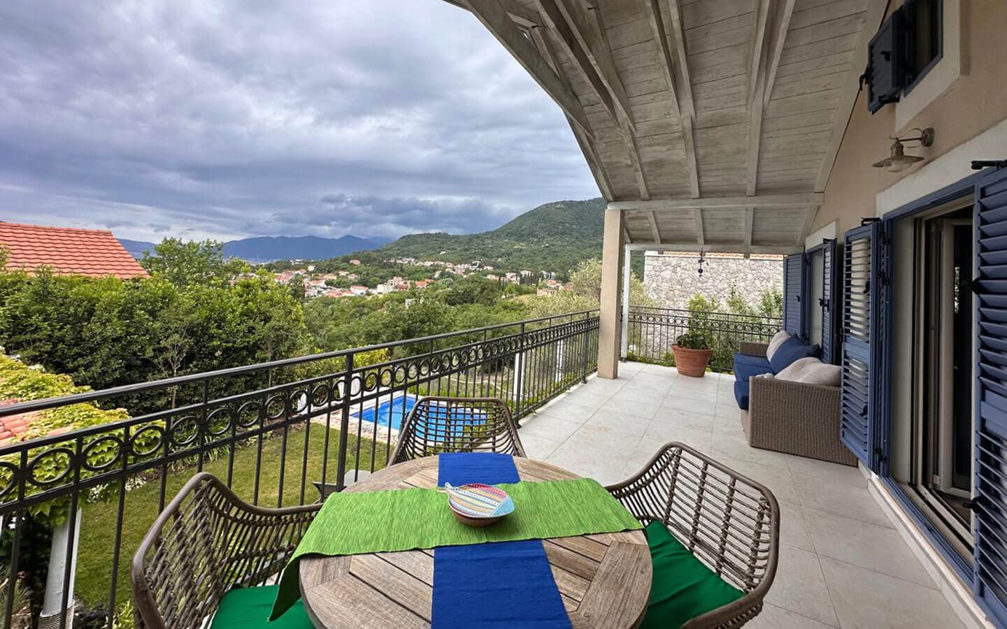 Two-Bedroom Villa with Pool and Sea View in Kavač 5