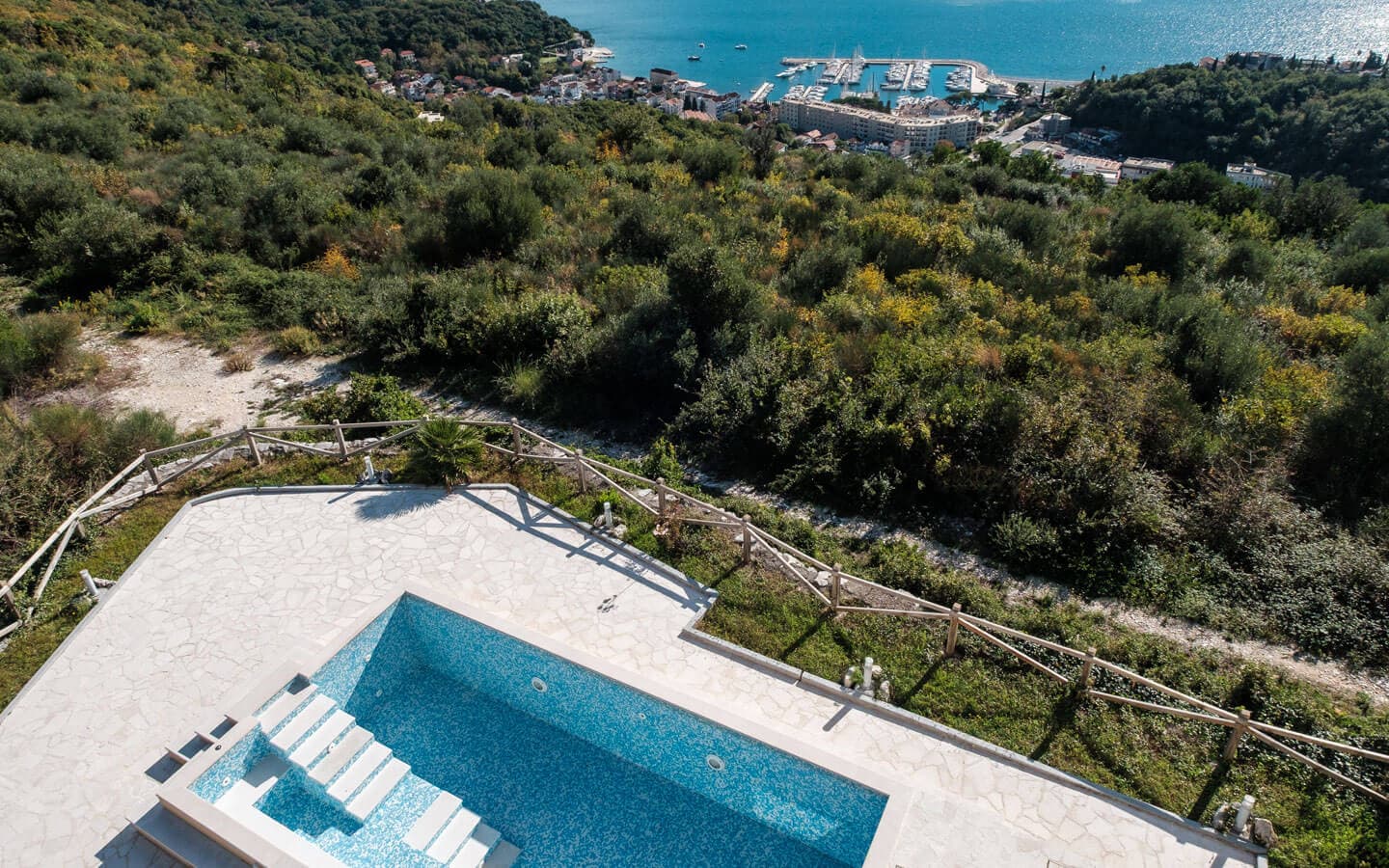 184 m² Penthouse with Panoramic Sea Views in Podi 12