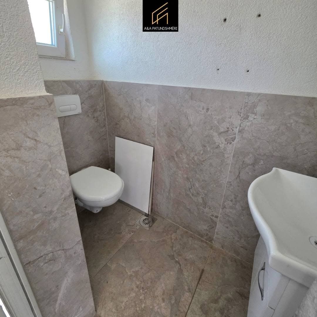 Lokal afarist 300 m² me qira në Arbëri  2