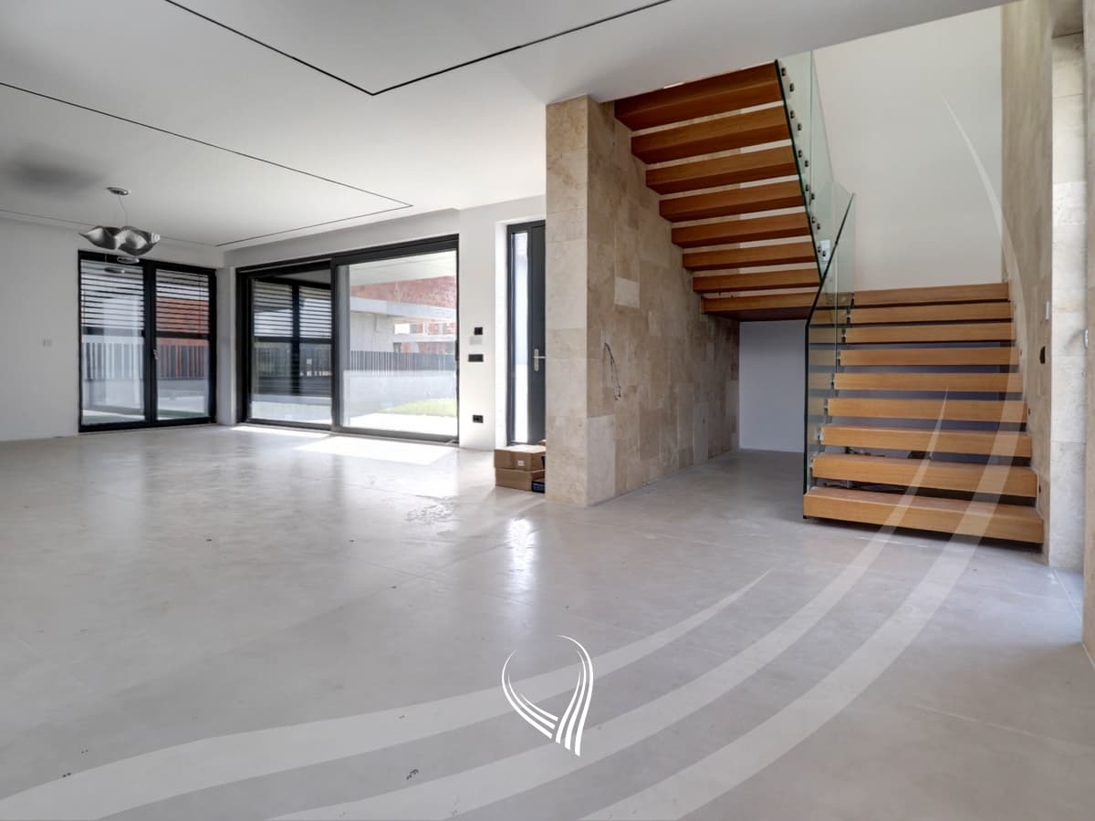 Shtëpi me 4 dhoma gjumi në shitje në Preoc – afër lagjes Marigona Residence 11