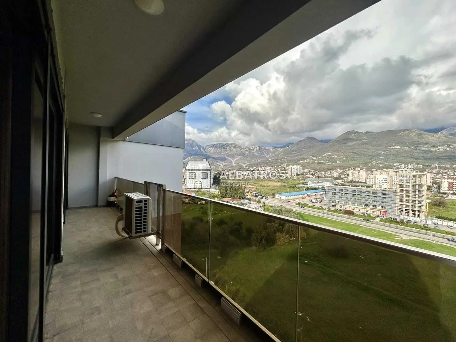 One-Bedroom 72 m² Apartment for Rent in Central Bar 5