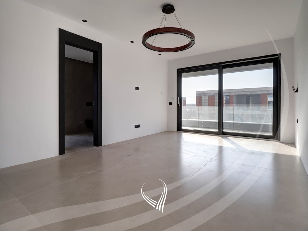 Shtëpi me 4 dhoma gjumi në shitje në Preoc – afër lagjes Marigona Residence 16