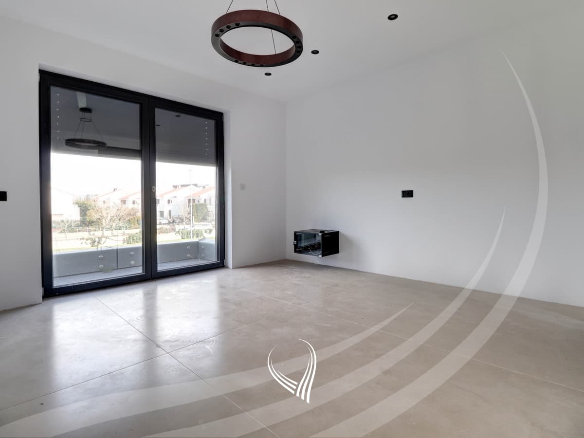 Shtëpi me 4 dhoma gjumi në shitje në Preoc – afër lagjes Marigona Residence 14