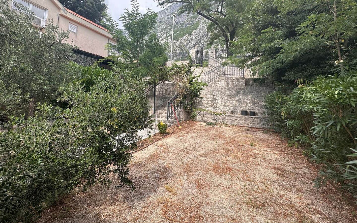 Renovated First-Line Stone Villa with Private Beach in Dobrota 4
