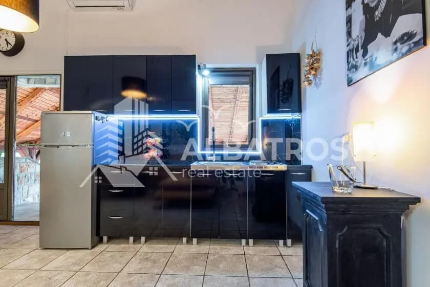 Furnished Three-Story House with Restaurant near Veliki Pijesak 5
