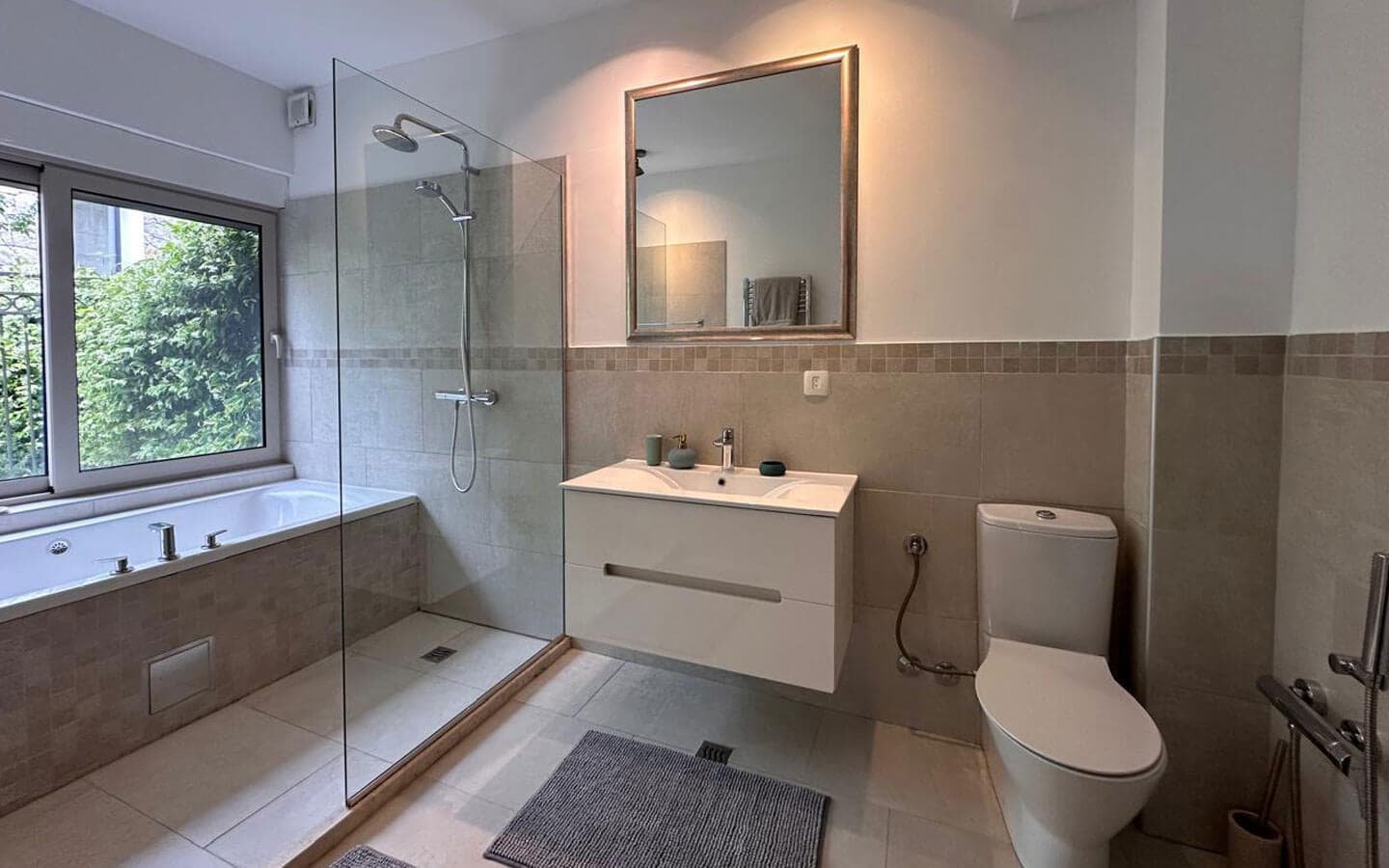 Two-Bedroom Villa with Pool and Sea View in Kavač 16