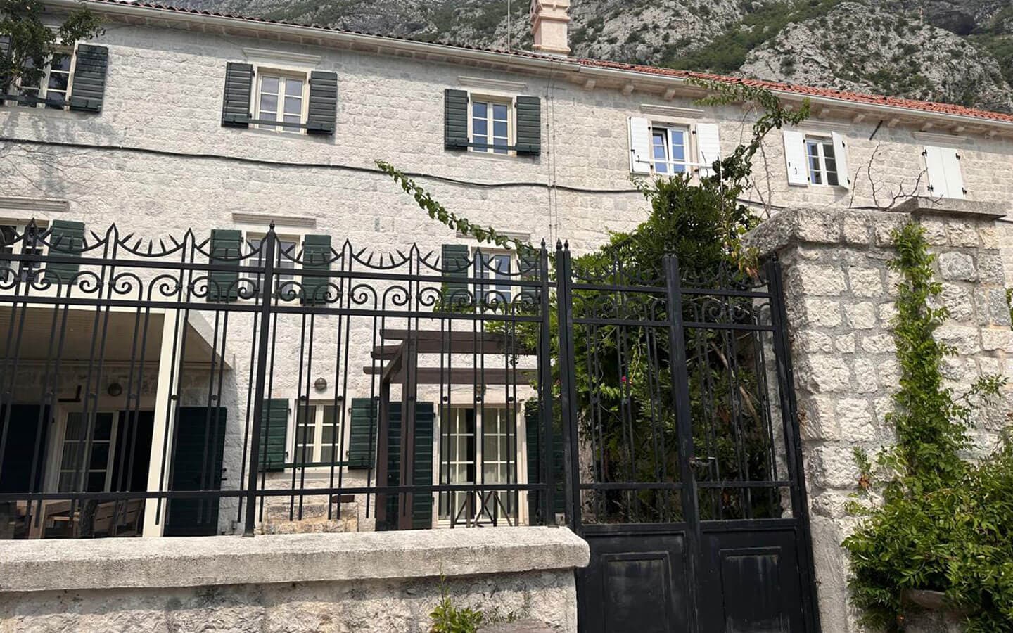 Renovated First-Line Stone Villa with Private Beach in Dobrota 2