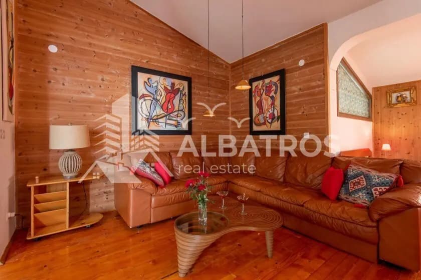 Furnished Three-Story House with Restaurant near Veliki Pijesak 2