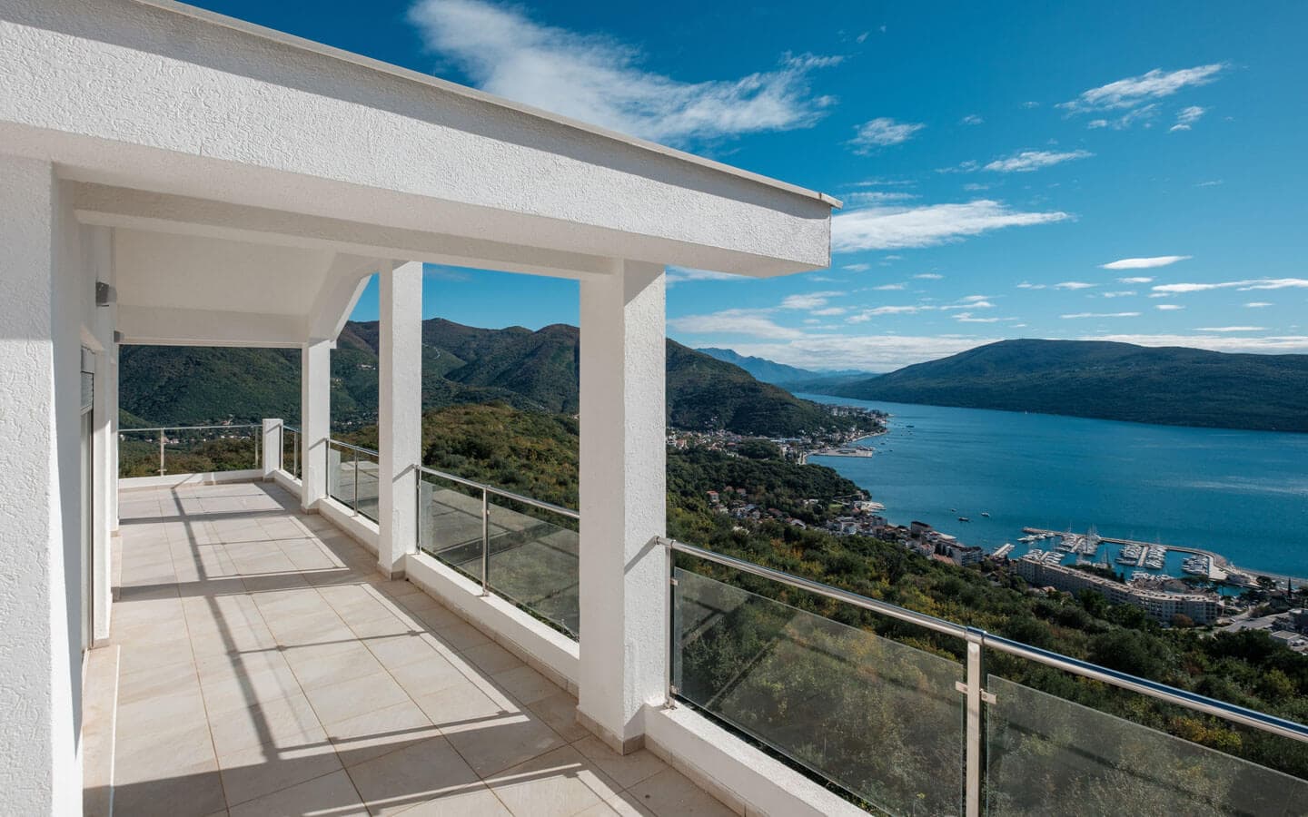 184 m² Penthouse with Panoramic Sea Views in Podi 2