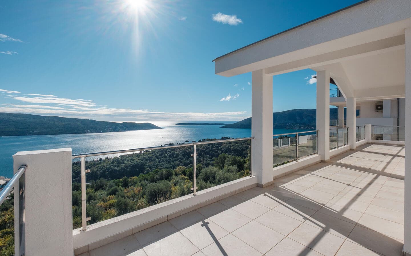 184 m² Penthouse with Panoramic Sea Views in Podi 11