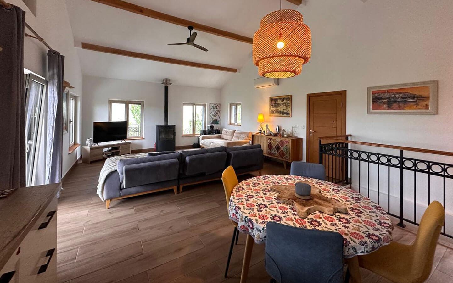 Two-Bedroom Villa with Pool and Sea View in Kavač 7