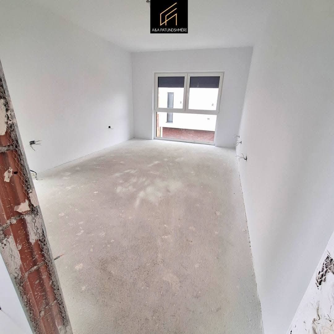 Spacious 261 m² single-bedroom house for sale in Prishtina 6