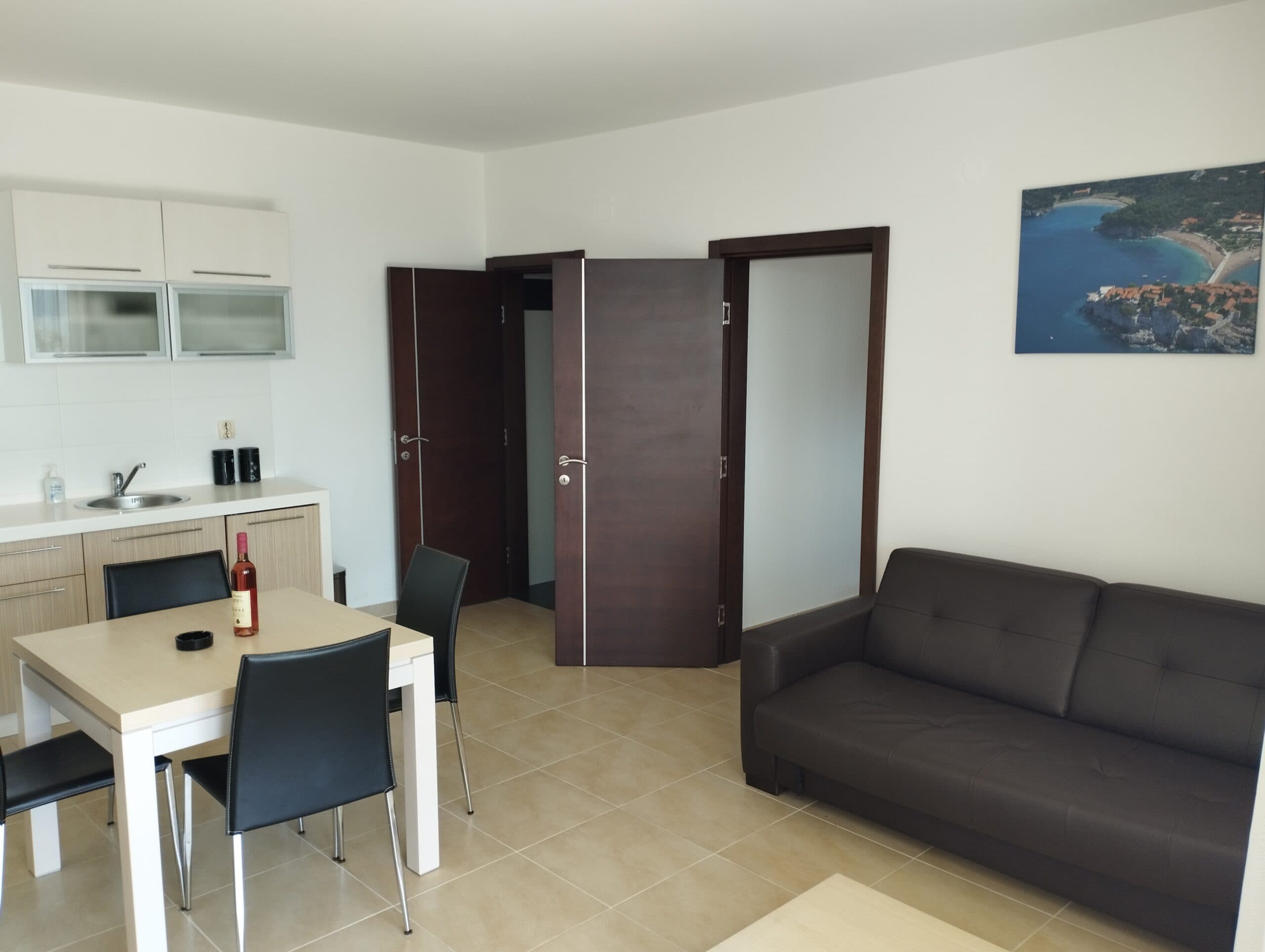 Furnished One-Bedroom Apartment with Spacious Terrace in Podi 5