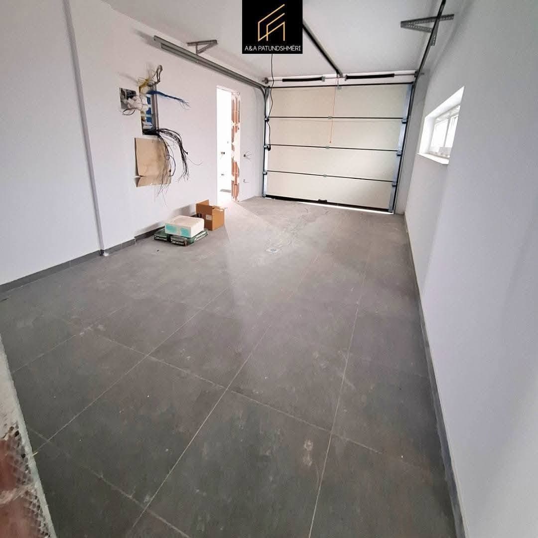 Spacious 261 m² single-bedroom house for sale in Prishtina 12