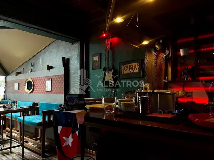 100 m² Café Space with Terrace in Central Bar 4