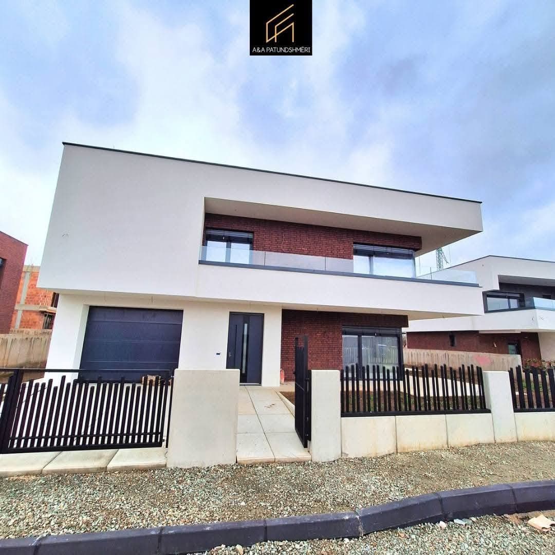 Spacious 261 m² single-bedroom house for sale in Prishtina 1