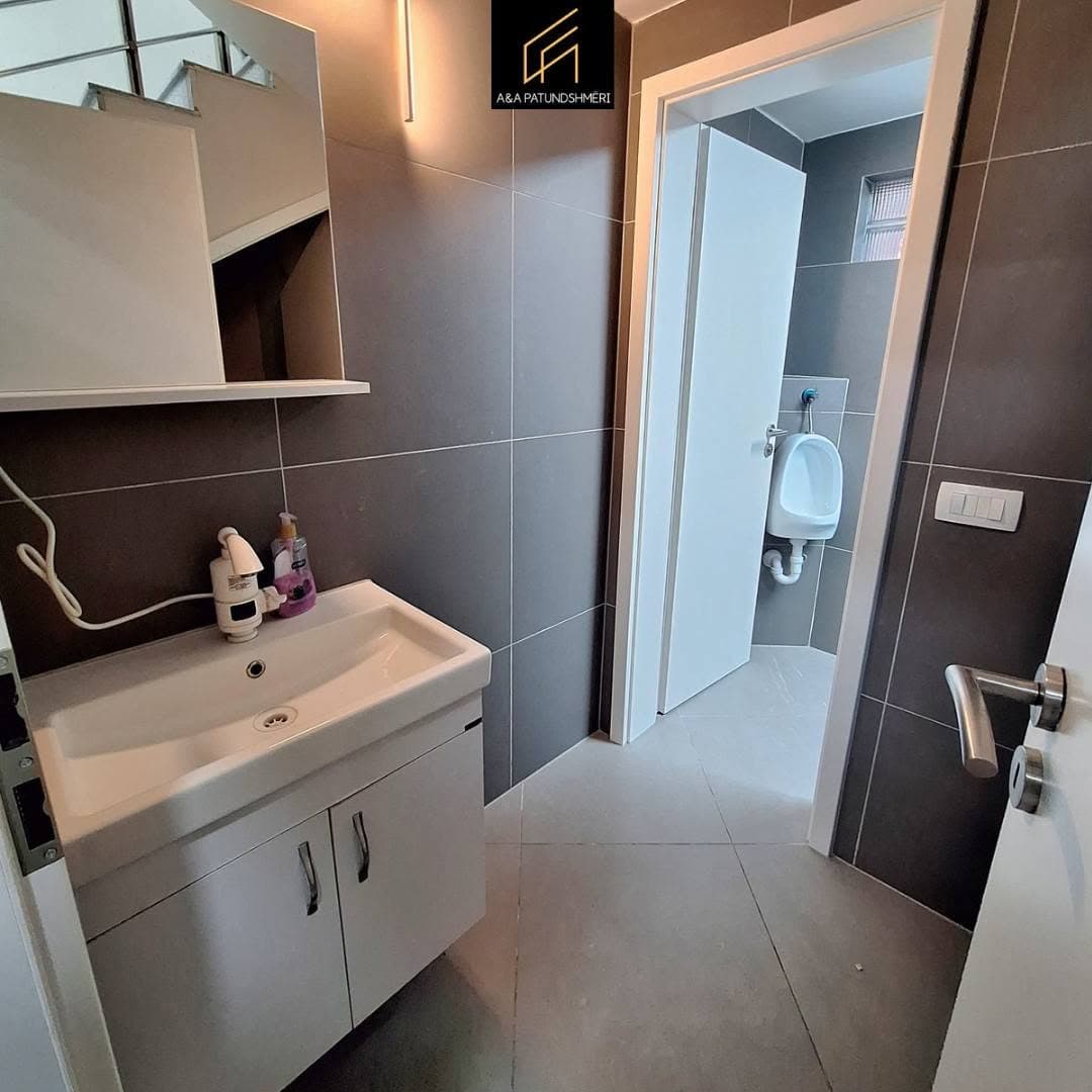 Lëshohet me Qira Lokali me sipërfaqe 100 m² në Prishtinë 5