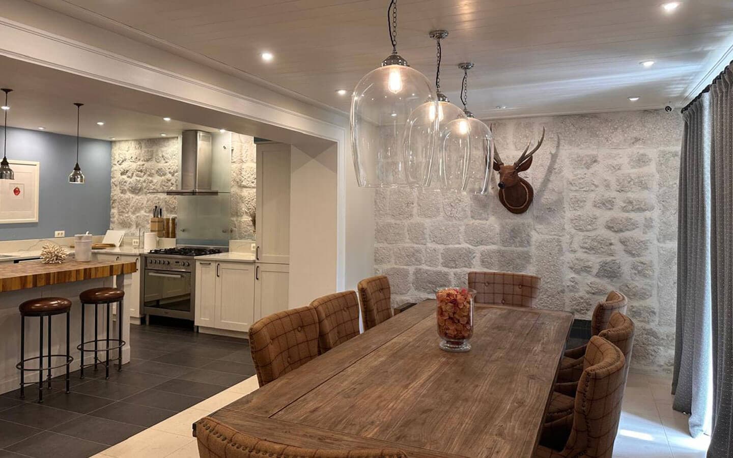 Renovated First-Line Stone Villa with Private Beach in Dobrota 9