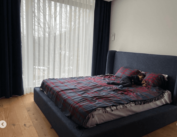 Spacious One-Bedroom House with 390 m² of Space in Kosovo 7