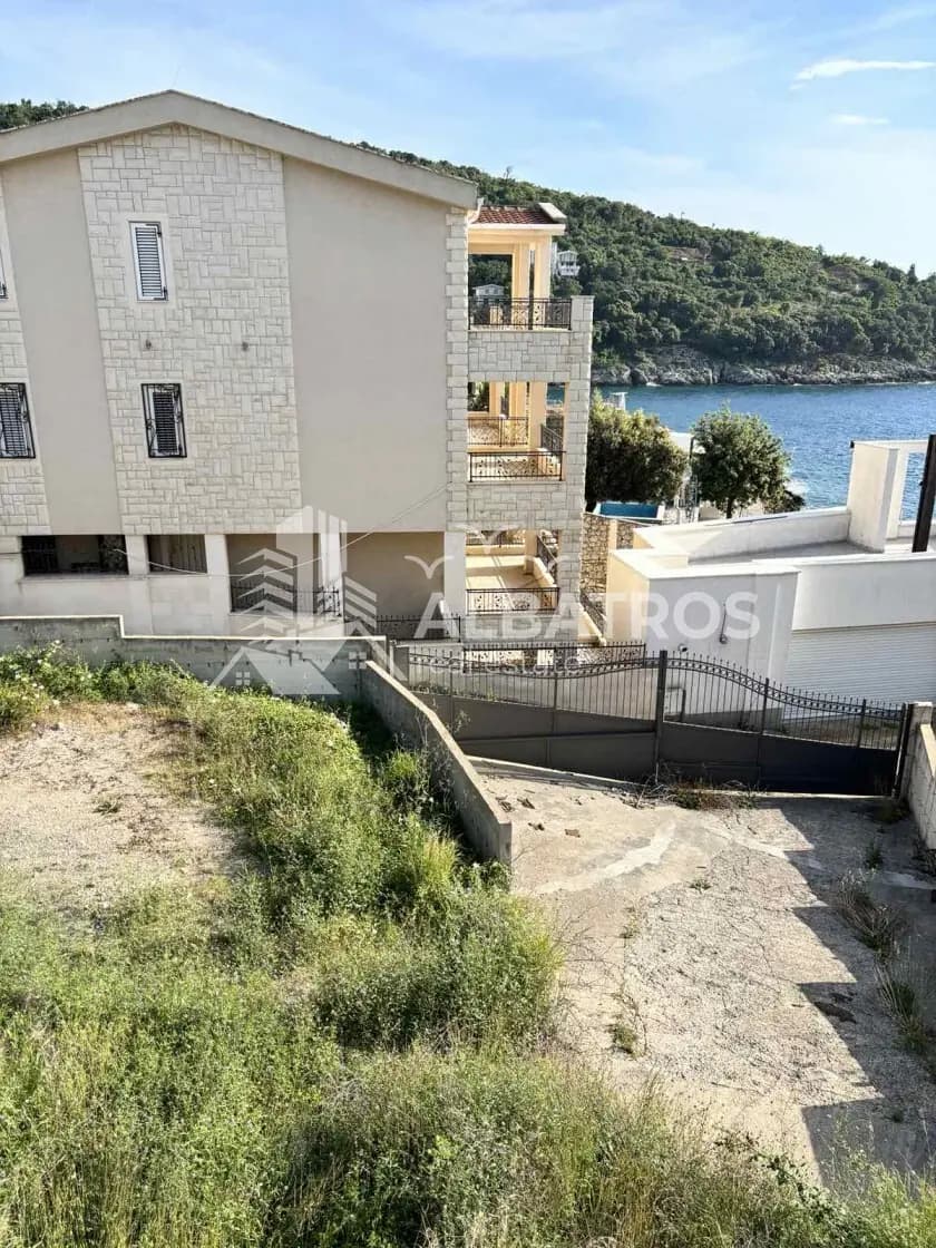 Urbanized 500 m² Building Plot Near the Sea in Utjeha 3