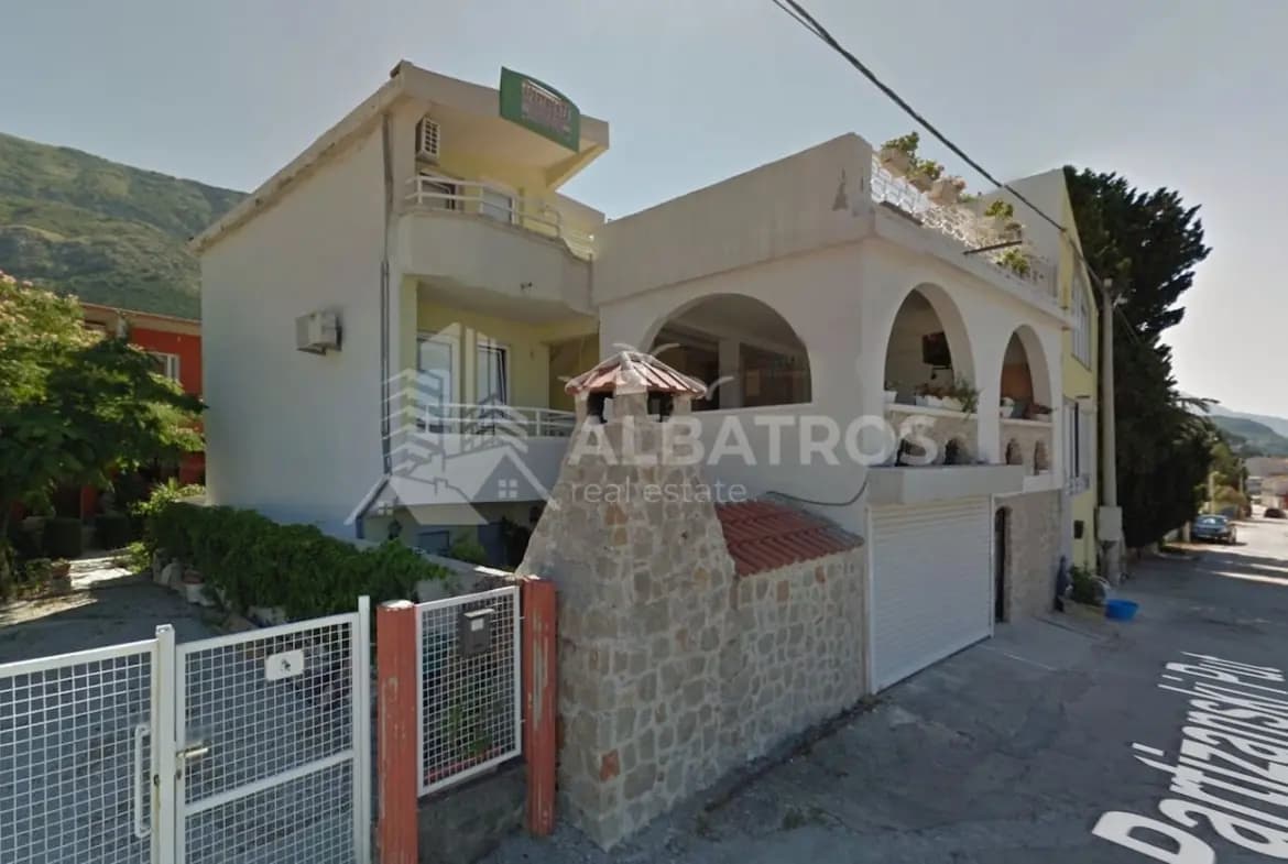 280 m² House with 18 Apartments for Rent in Sutomore 1