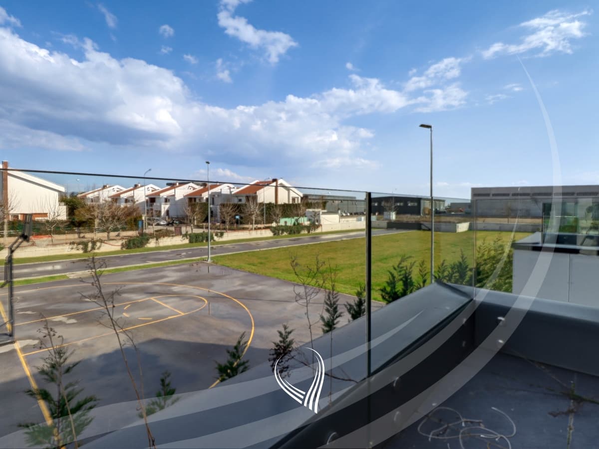 Shtëpi me 4 dhoma gjumi në shitje në Preoc – afër lagjes Marigona Residence 20