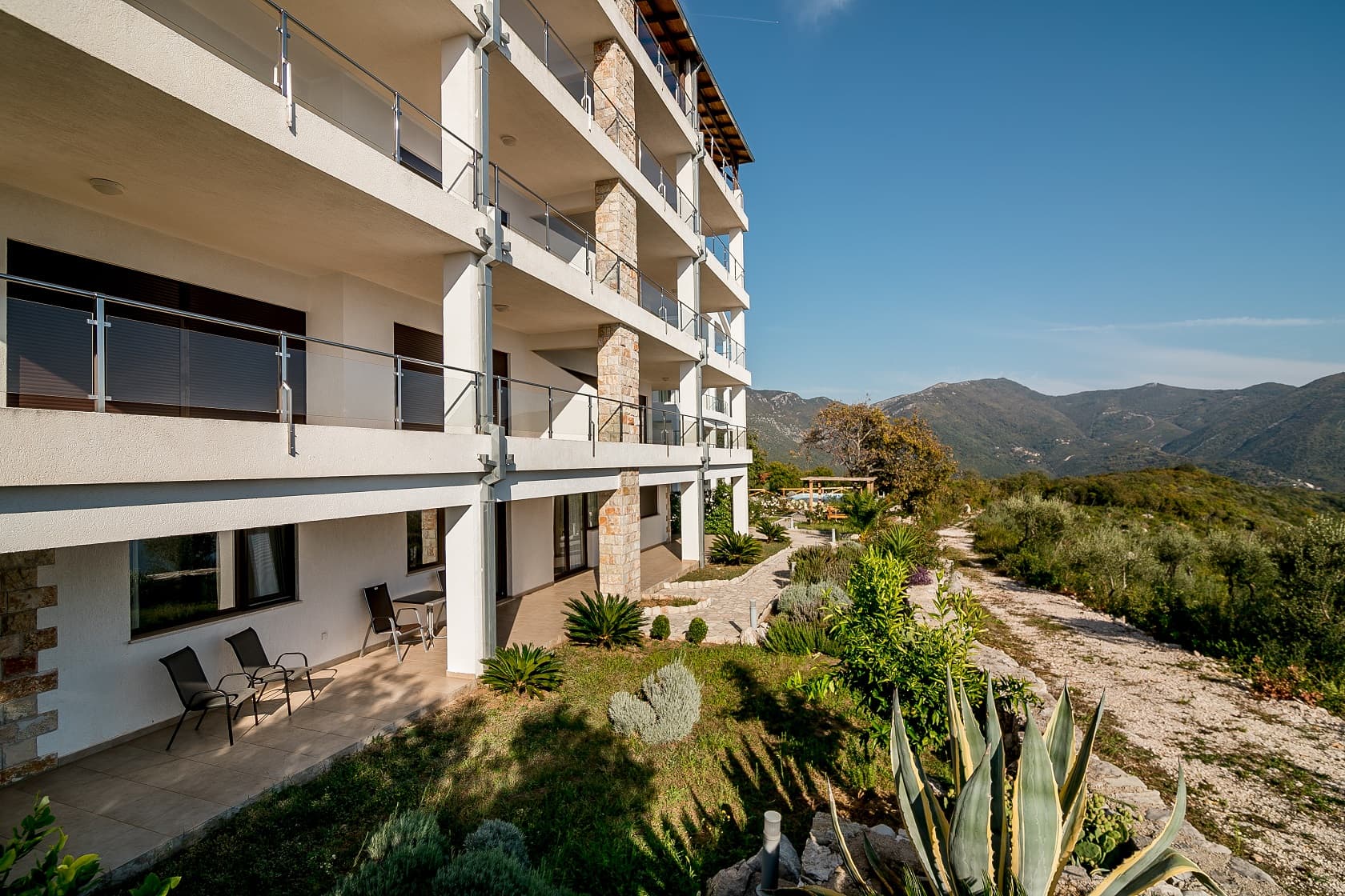 Furnished One-Bedroom Apartment with Spacious Terrace in Podi 2