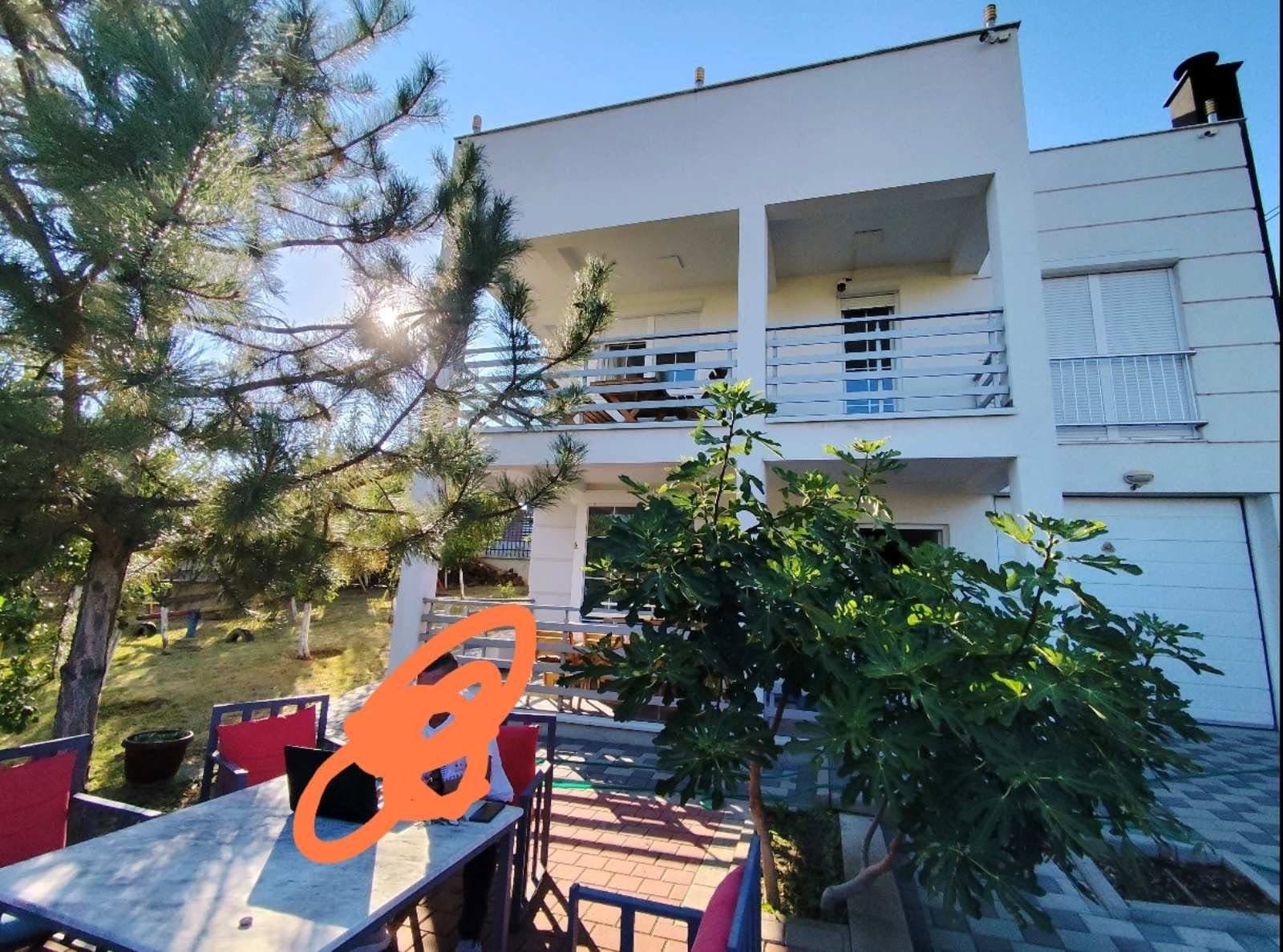 Three-bedroom family house for rent in Prishtina 2