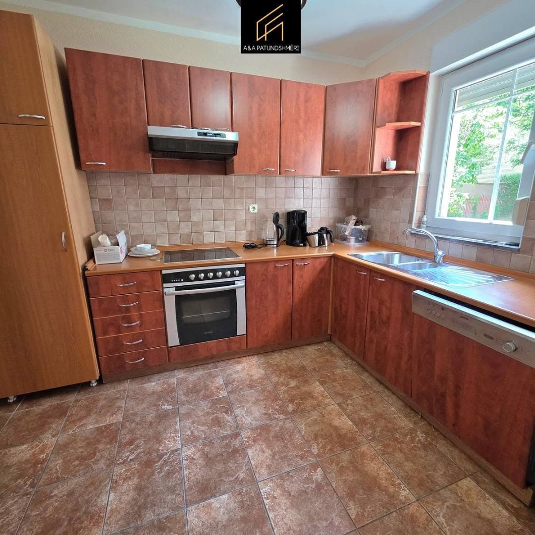 Versatile 130 m² Commercial Property for Rent in Prishtina 6