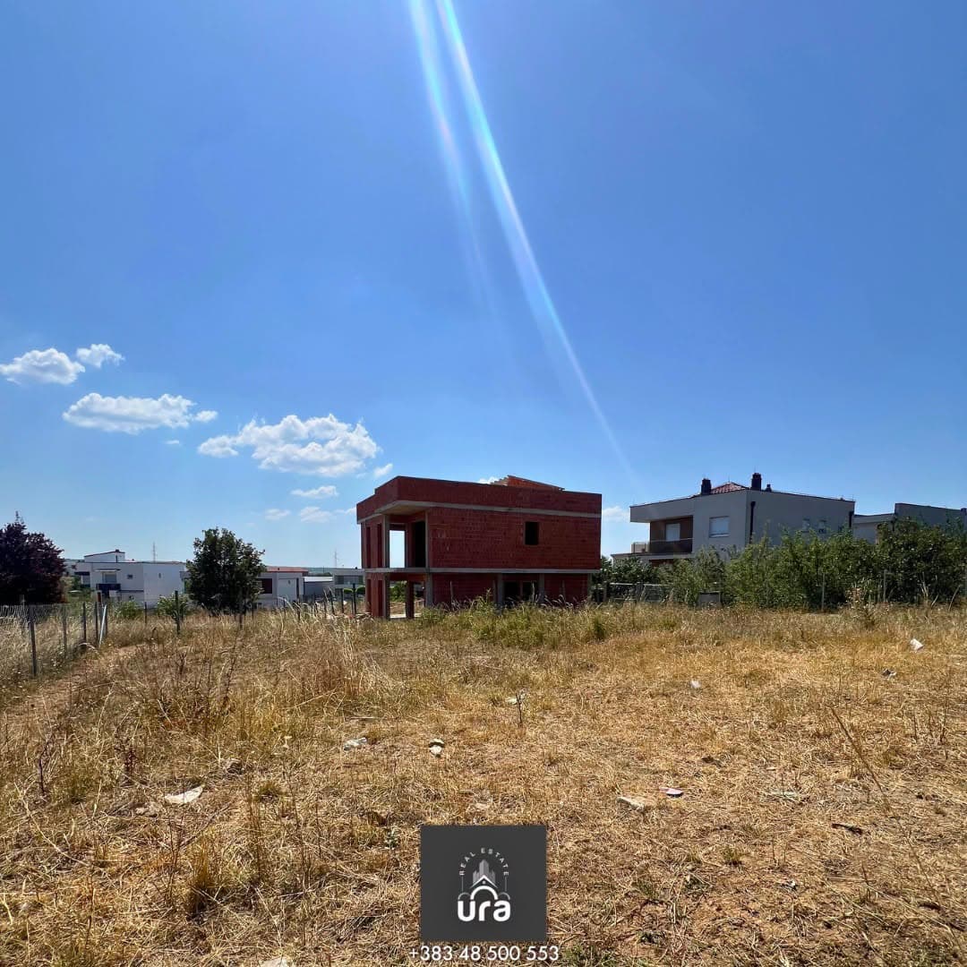 Truall në shitje me sipërfaqe 404 m² në Prishtinë 3