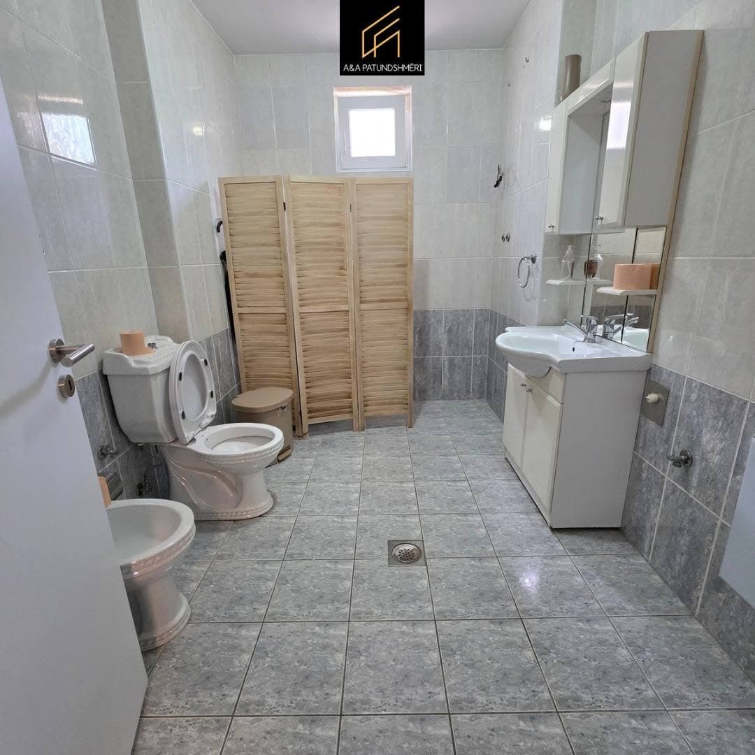 Versatile 130 m² Commercial Property for Rent in Prishtina 8
