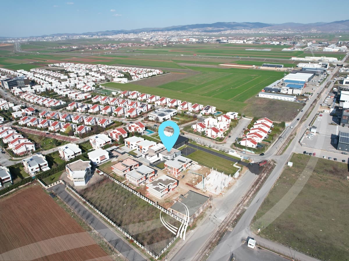 Shtëpi me 4 dhoma gjumi në shitje në Preoc – afër lagjes Marigona Residence 8