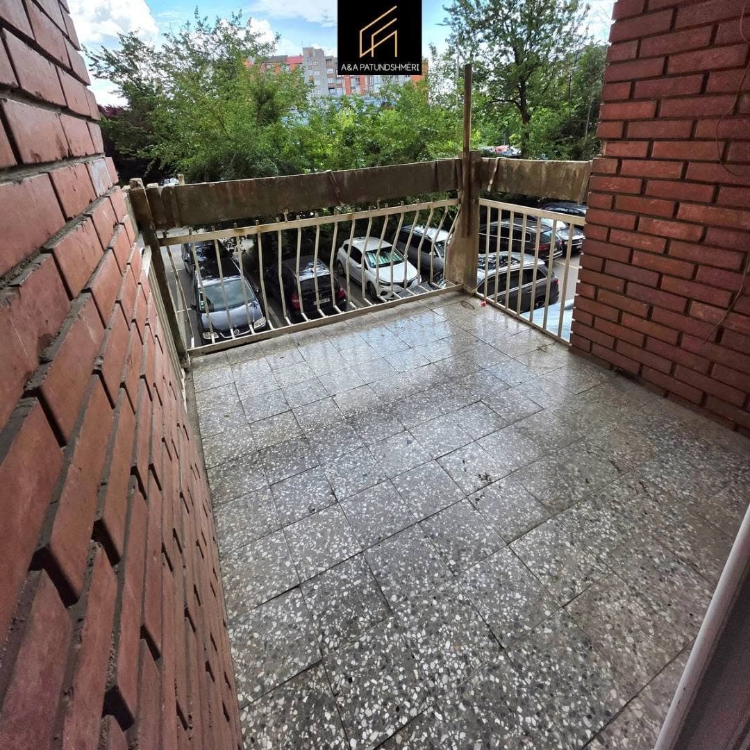 Spacious 80 m² Commercial Property for Rent in Prishtina 8