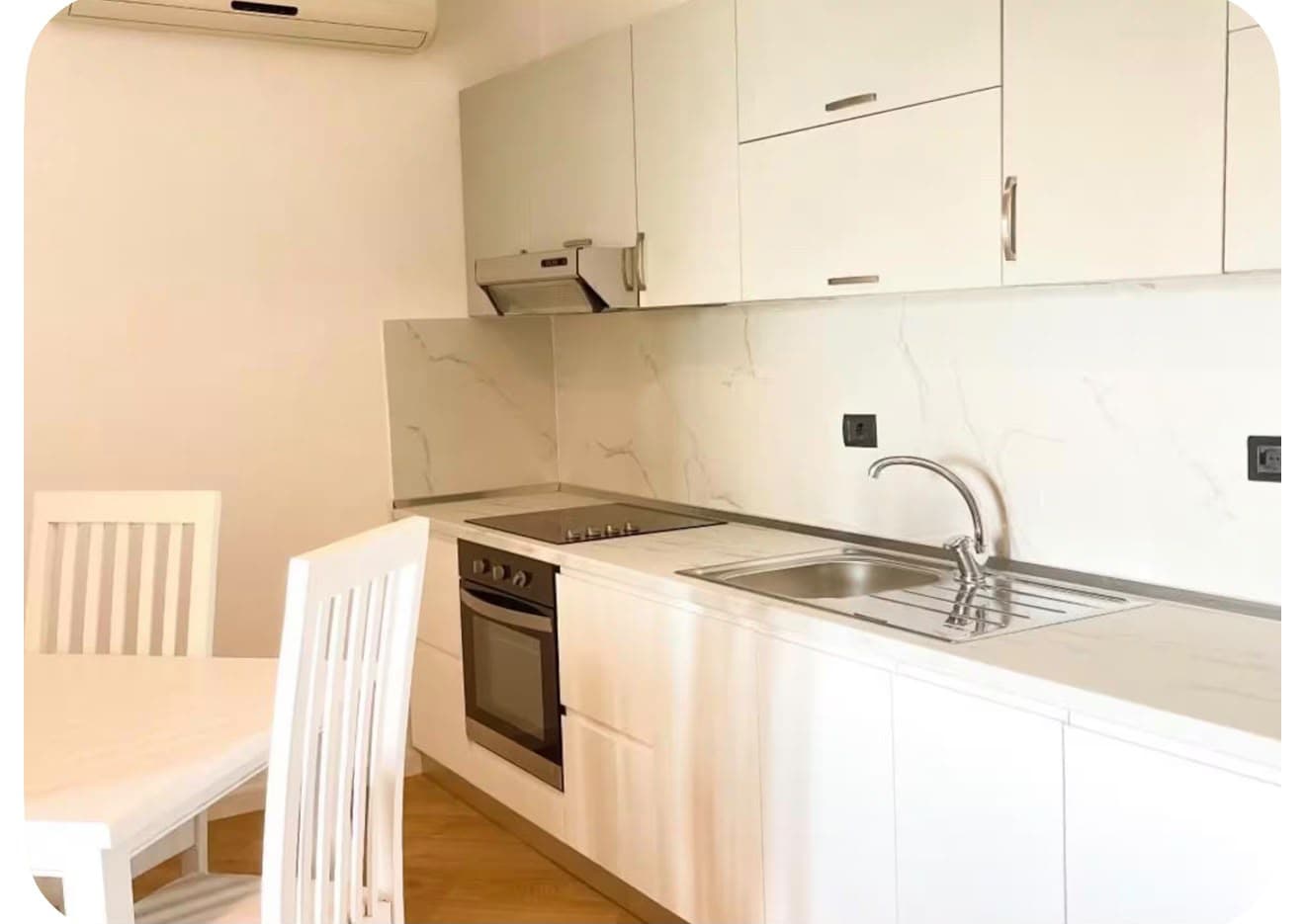 Jepet Me Qera Apartament 1+1 Me Pamje Nga Deti Ne Lungomare Vlore 4