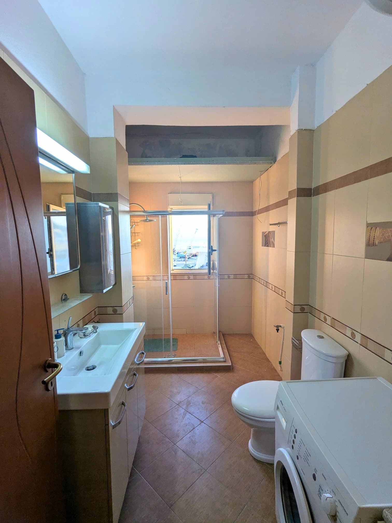 Jepet Me Qera Apartament 2+1+3 Ballkone Ne Lungomare Vlore 10