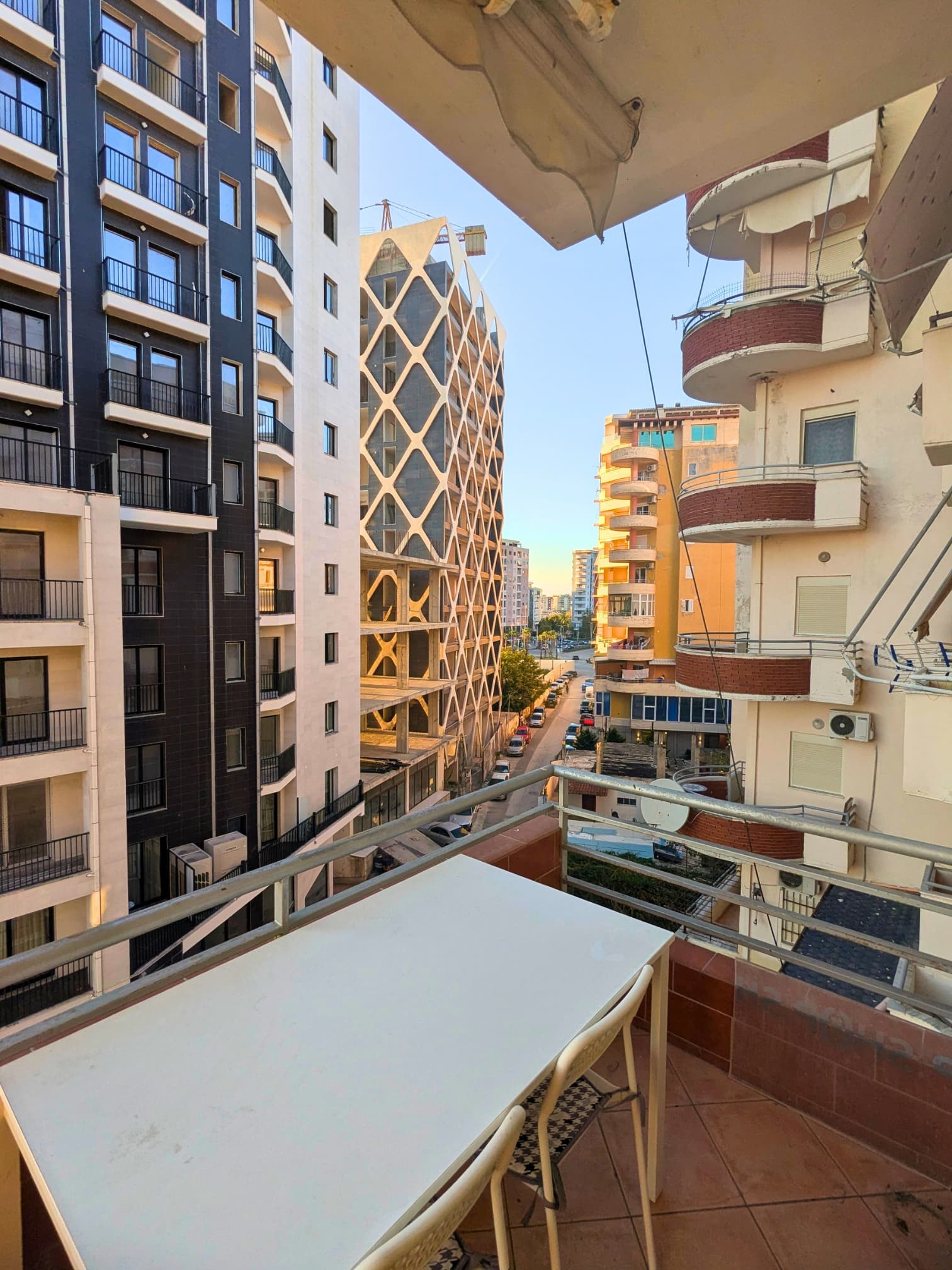Jepet Me Qera Apartament 2+1+3 Ballkone Ne Lungomare Vlore 6