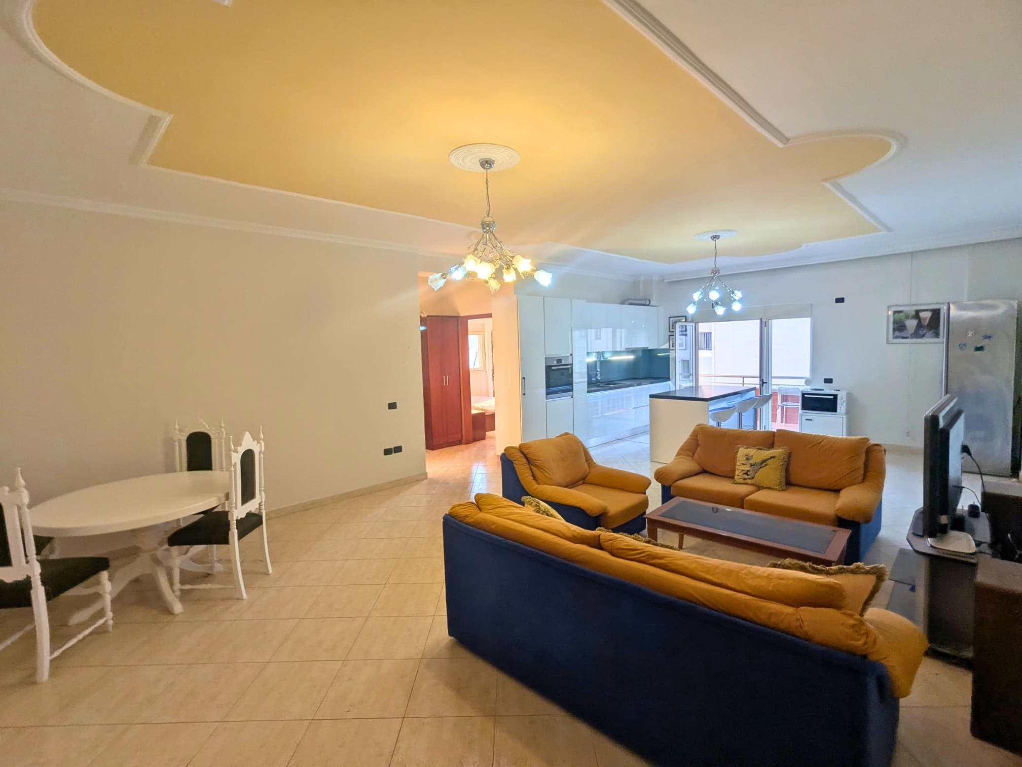 Jepet Me Qera Apartament 2+1+3 Ballkone Ne Lungomare Vlore 4
