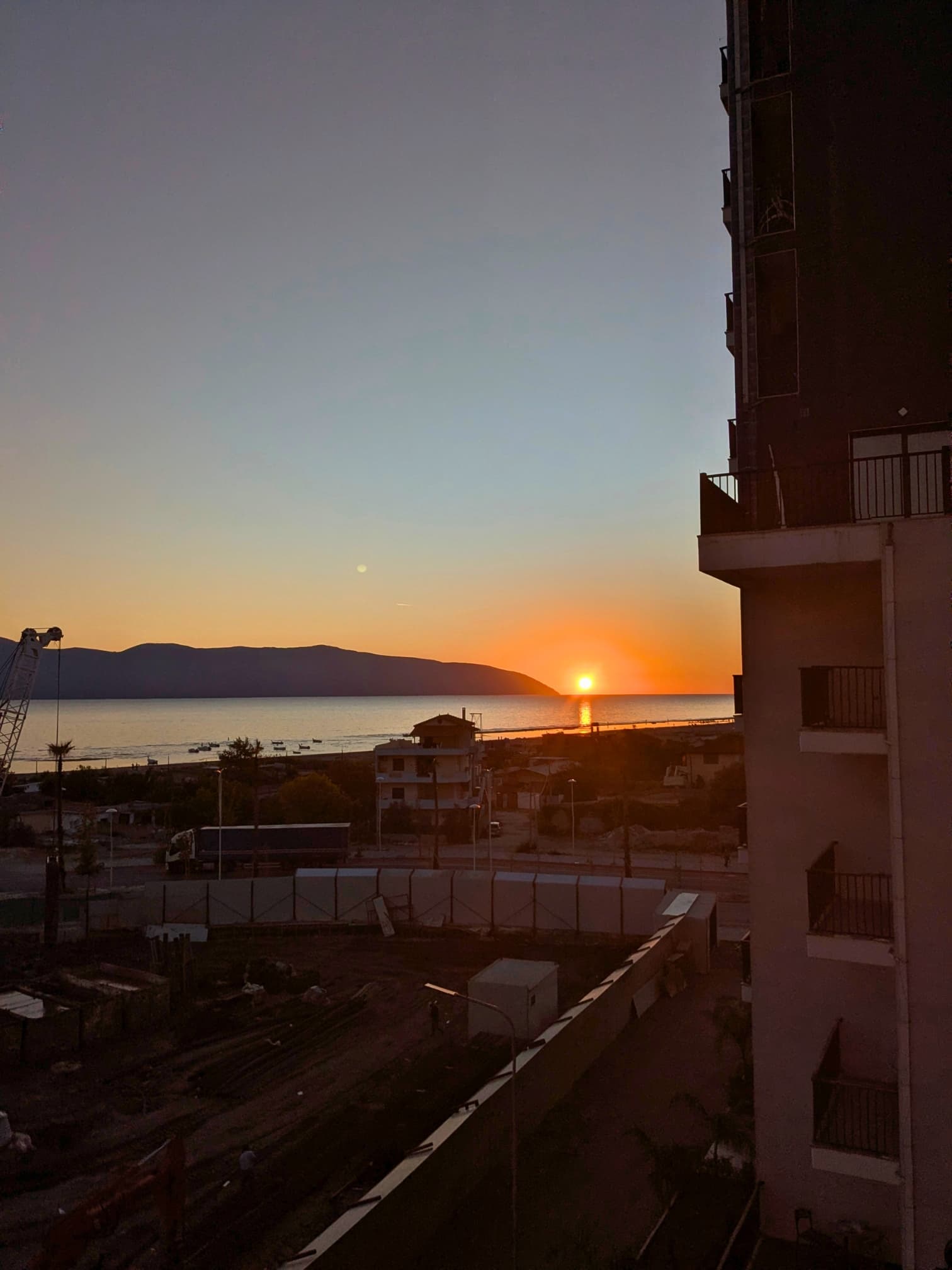 Jepet Me Qera Apartament 2+1+3 Ballkone Ne Lungomare Vlore 3