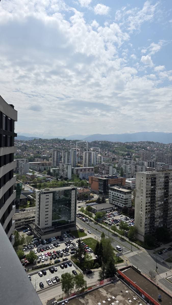 Hapësirë komerciale me qira prej 365 m² në Sarajevë 2