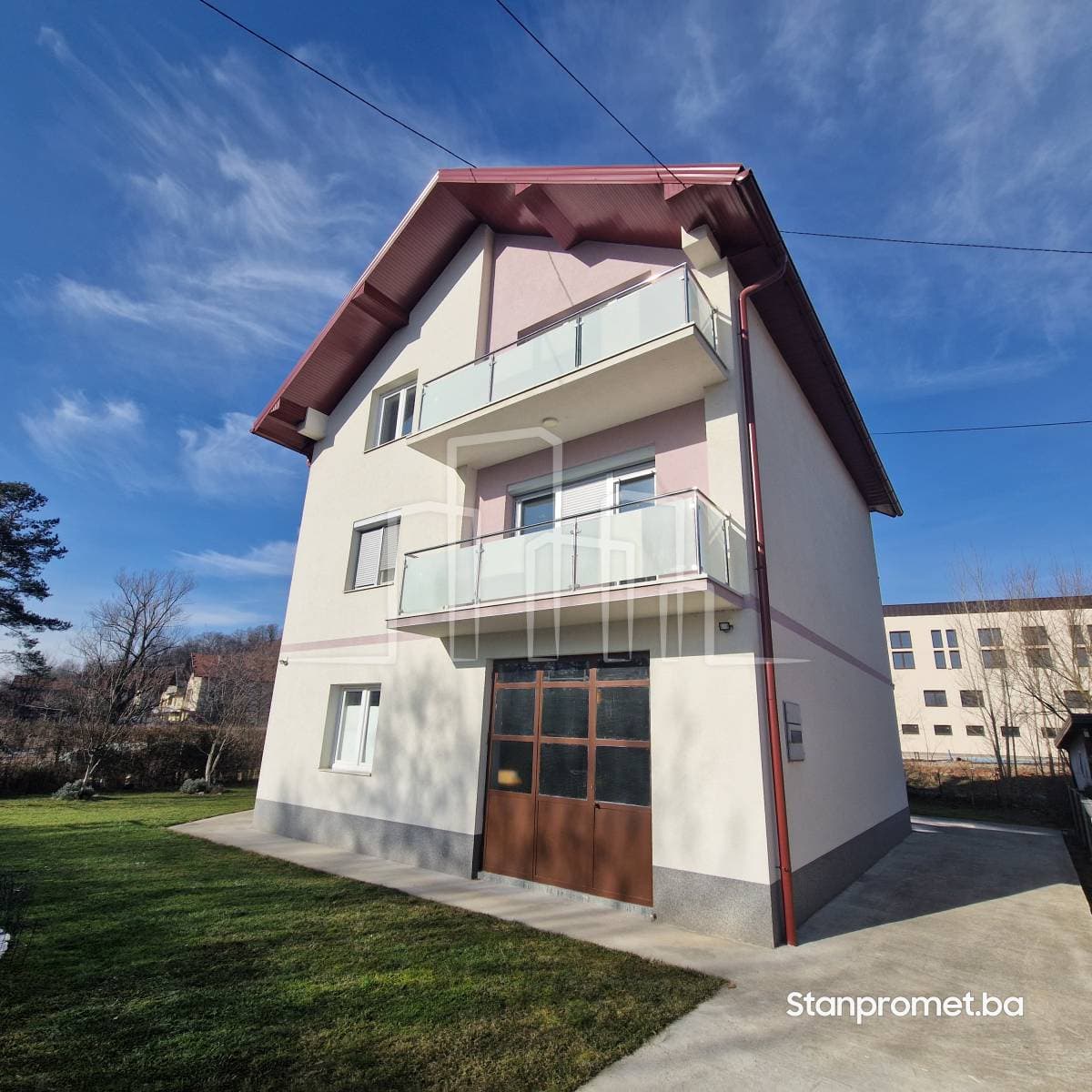 Shtëpi e gjerë me 9 dhoma gjumi në shitje në Sarajevë 1